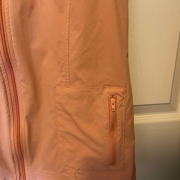 CHICOS Womens weekend vest size 0 (6/8 small) light peach. - Picture 2 of 5